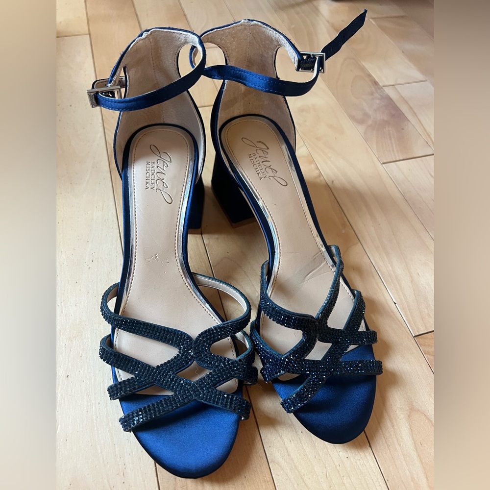 Jewel Badgly Mischka blue sparkly heels. Size 7